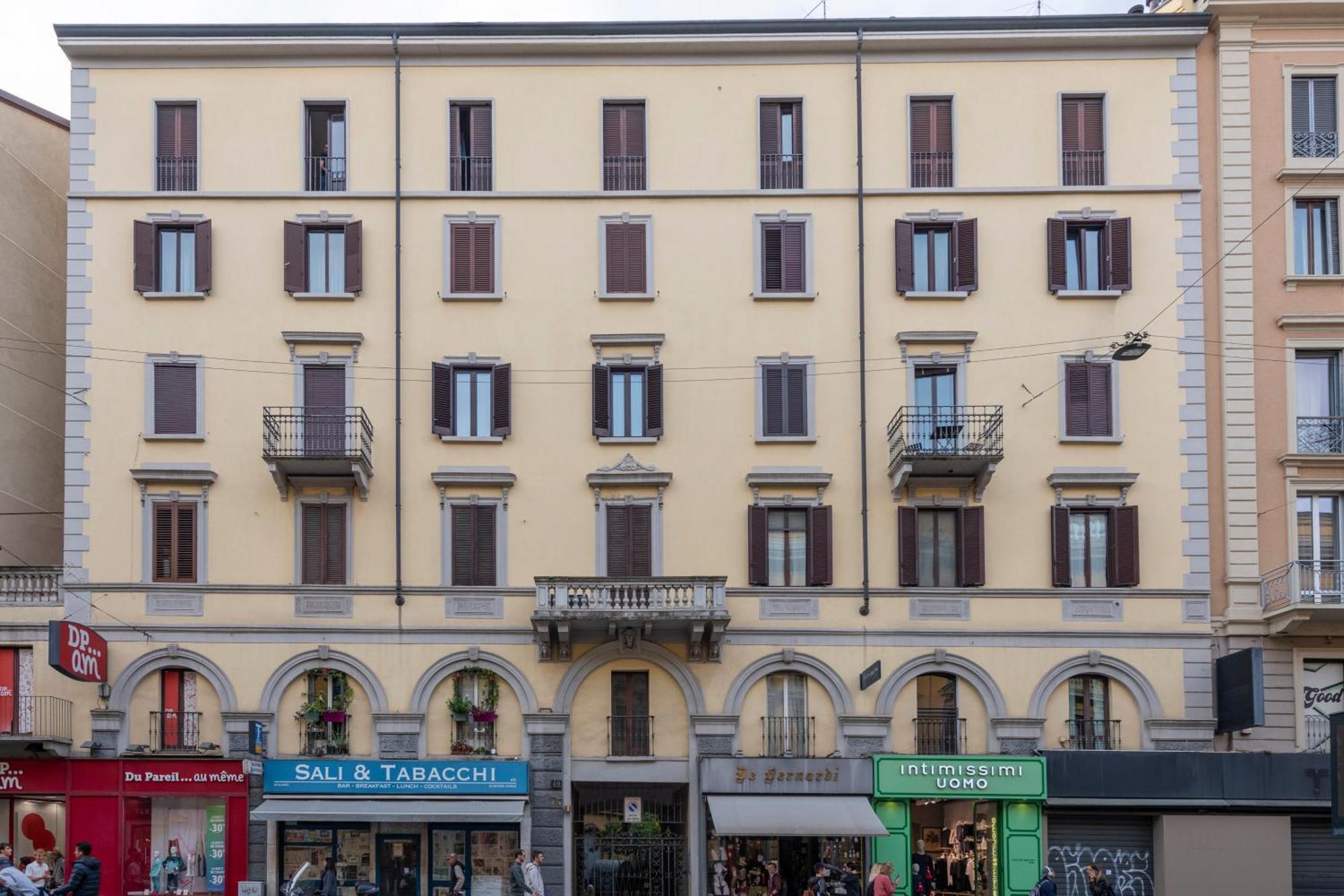 Bnbutler - Buenos Aires 49 - Lungo La Via Dello Shopping Милано Екстериор снимка